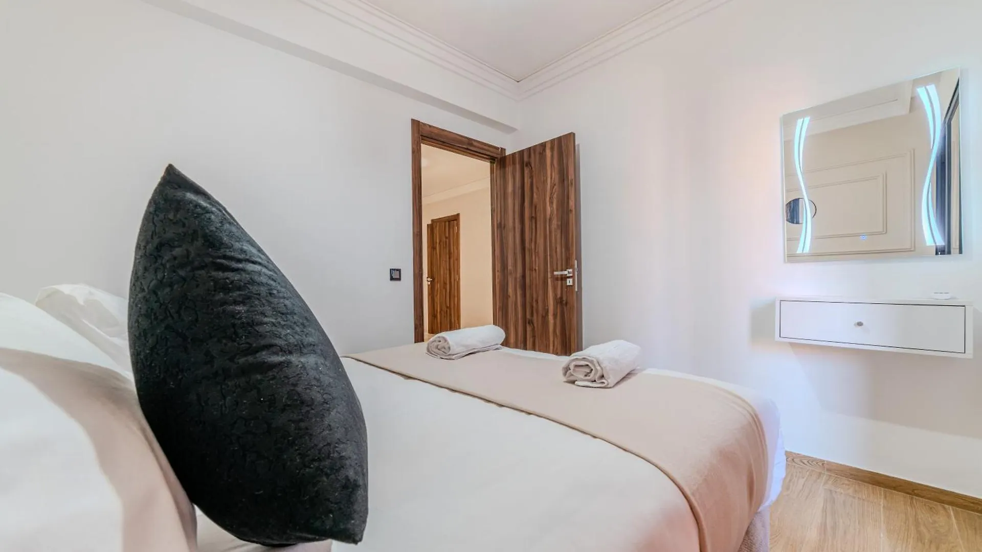 New Pool View Apartment Near M Avenue With Pool Parking And Fiber Wifi Marrakesh